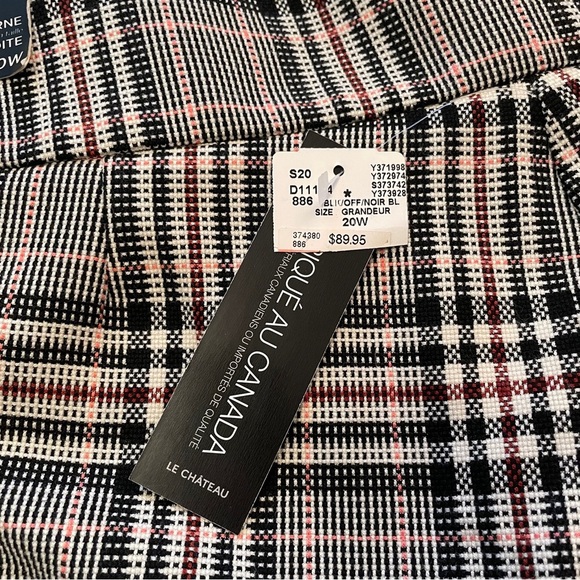 Le Chateau Slim Fit Leg-Sits below Belly button - Size 20W-Pull on pants-NWT - Picture 13 of 13